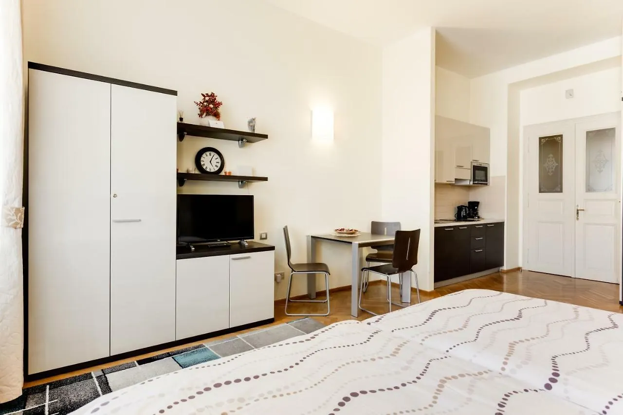 Halkova Studio Apartment Prague 0*,
